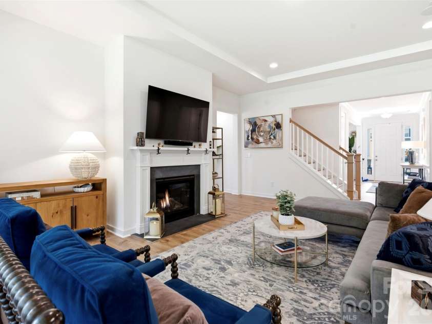 15611 Walnut Hill Drive, Charlotte, NC 28278.  MLS# CAR4393202, YatesRealty ID 31681. 