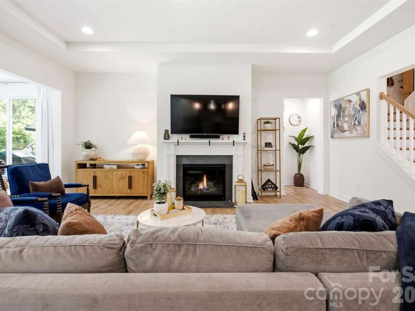 15611 Walnut Hill Drive, Charlotte, NC 28278.  MLS# CAR4393202, YatesRealty ID 31681. 