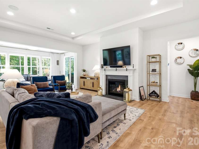 15611 Walnut Hill Drive, Charlotte, NC 28278.  MLS# CAR4393202, YatesRealty ID 31681. 