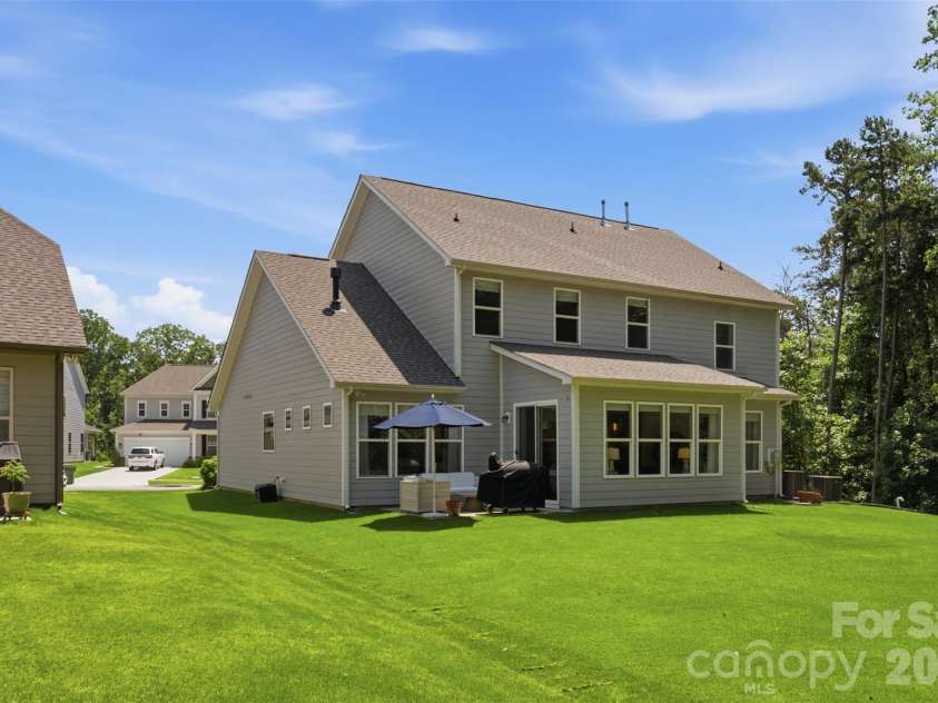 15611 Walnut Hill Drive, Charlotte, NC 28278.  MLS# CAR4393202, YatesRealty ID 31681. 