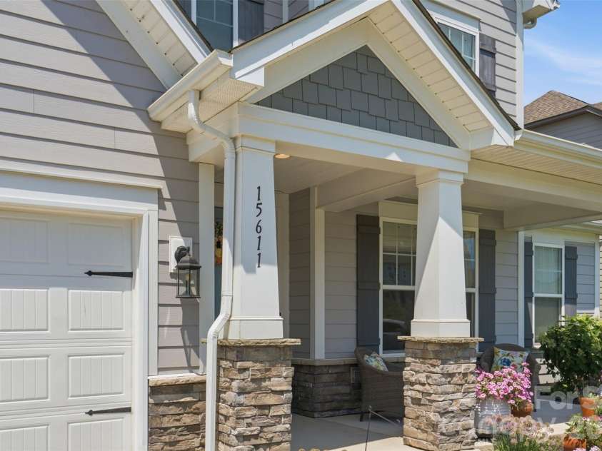 15611 Walnut Hill Drive, Charlotte, NC 28278.  MLS# CAR4393202, YatesRealty ID 31681. 