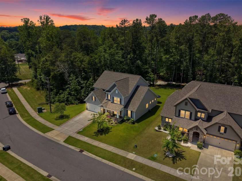 15611 Walnut Hill Drive, Charlotte, NC 28278.  MLS# CAR4393202, YatesRealty ID 31681. 