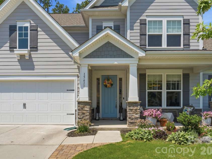 15611 Walnut Hill Drive, Charlotte, NC 28278.  MLS# CAR4393202, YatesRealty ID 31681. 