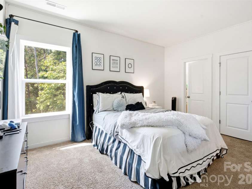 15611 Walnut Hill Drive, Charlotte, NC 28278.  MLS# CAR4393202, YatesRealty ID 31681. Bedroom 3