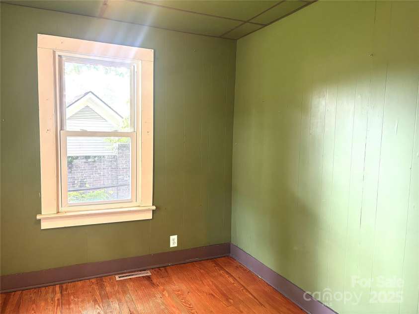 555 Oak Hill Court, Hendersonville, NC 28739.  MLS# CAR4286804, YatesRealty ID 31681. Bedroom 3