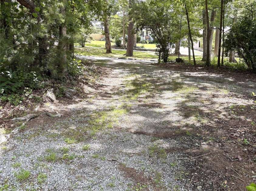 555 Oak Hill Court, Hendersonville, NC 28739.  MLS# CAR4286804, YatesRealty ID 31681. Circular driveway towards road