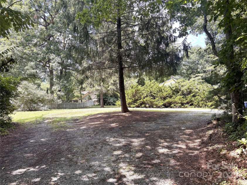 555 Oak Hill Court, Hendersonville, NC 28739.  MLS# CAR4286804, YatesRealty ID 31681. Yard