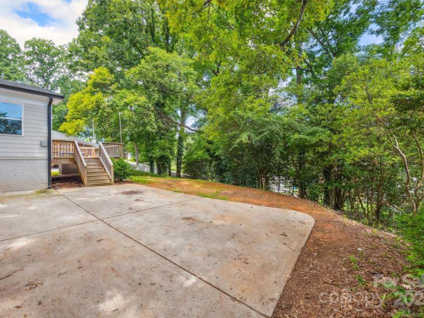 2119 Archdale Drive, Charlotte, NC 28210.  MLS# CAR4273915, YatesRealty ID 31682. 