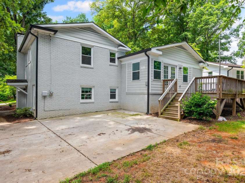 2119 Archdale Drive, Charlotte, NC 28210.  MLS# CAR4273915, YatesRealty ID 31682. 