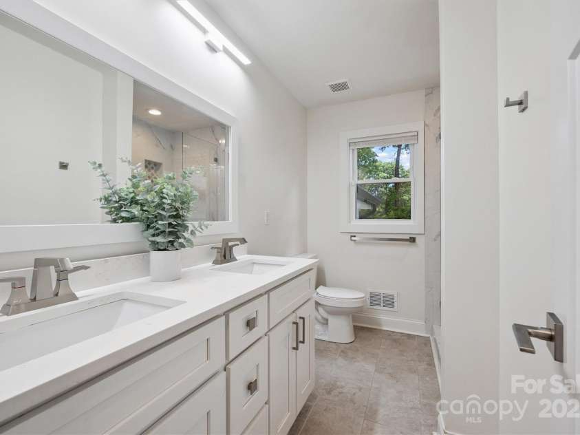 2119 Archdale Drive, Charlotte, NC 28210.  MLS# CAR4273915, YatesRealty ID 31682. 