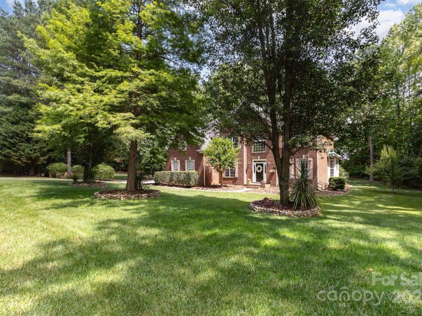 6419 Antioch Court, Matthews, NC 28104.  MLS# CAR4264351, YatesRealty ID 31684. Front Yard