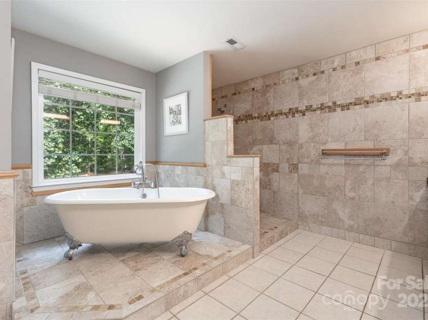 6419 Antioch Court, Matthews, NC 28104.  MLS# CAR4264351, YatesRealty ID 31684. Primary Ensuite