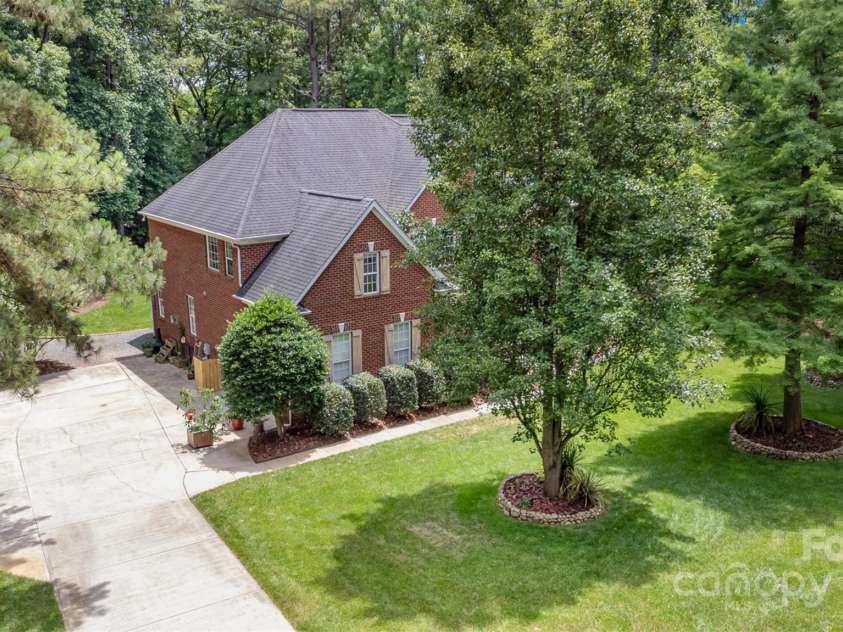 6419 Antioch Court, Matthews, NC 28104.  MLS# CAR4264351, YatesRealty ID 31684. Private lot with large parking area