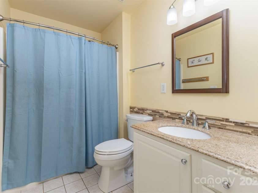6419 Antioch Court, Matthews, NC 28104.  MLS# CAR4264351, YatesRealty ID 31684. Upper full Bathroom