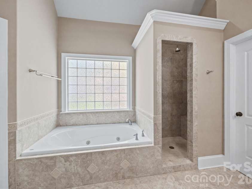 120 Laurel Ridge Drive, Statesville, NC 28677.  MLS# CAR4357901, YatesRealty ID 31688. 