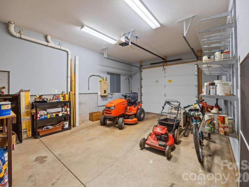 120 Laurel Ridge Drive, Statesville, NC 28677.  MLS# CAR4357901, YatesRealty ID 31688. 