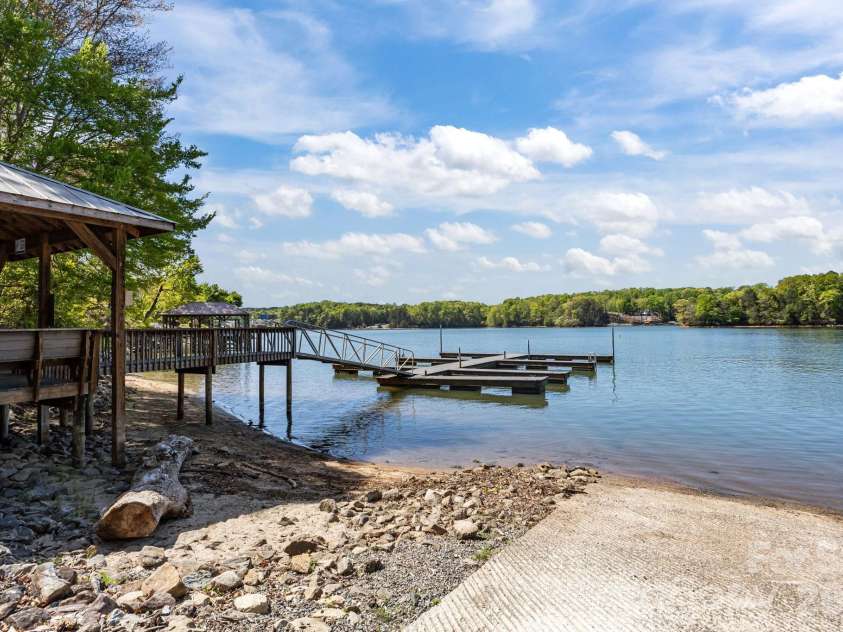 120 Laurel Ridge Drive, Statesville, NC 28677.  MLS# CAR4357901, YatesRealty ID 31688. 