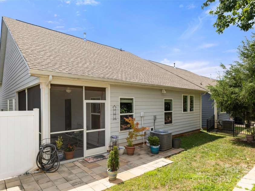 23174 Goose Down Lane, Lancaster, SC 29720.  MLS# CAR4286603, YatesRealty ID 31688. Screened porch and privacy panel