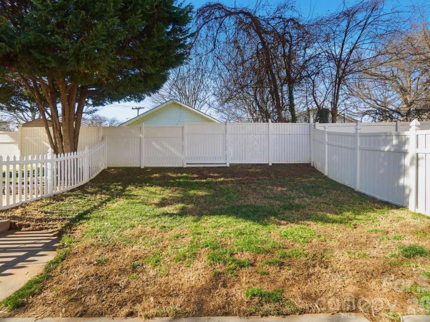 1905 Stroud Park Court, Charlotte, NC 28206.  MLS# CAR4337465, YatesRealty ID 3169. 