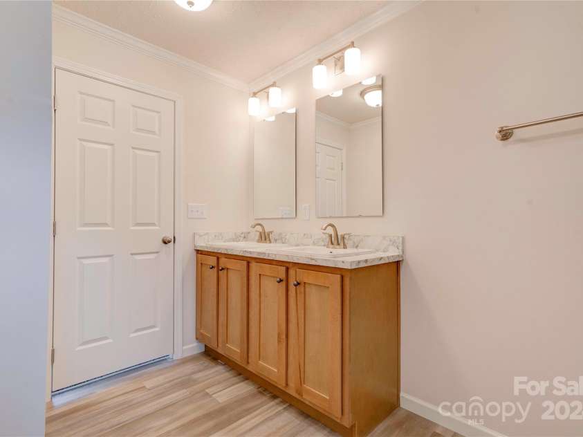 222 Buck Chapman Road, Casar, NC 28020.  MLS# CAR4112298, YatesRealty ID 3169. Primary Bath