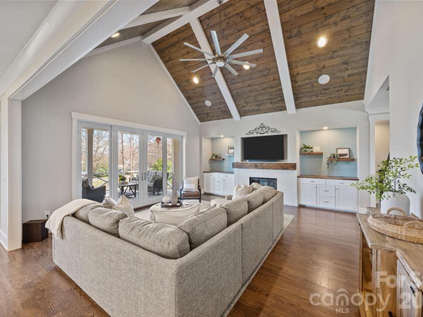22304 John Gamble Road, Cornelius, NC 28031.  MLS# CAR4353501, YatesRealty ID 3169. Great room