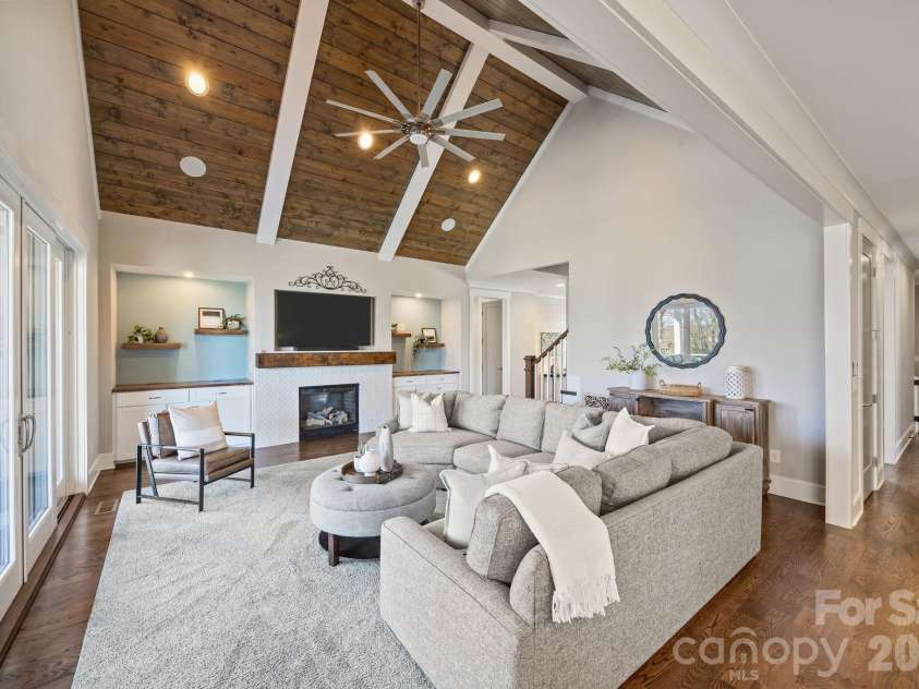 22304 John Gamble Road, Cornelius, NC 28031.  MLS# CAR4353501, YatesRealty ID 3169. Great room