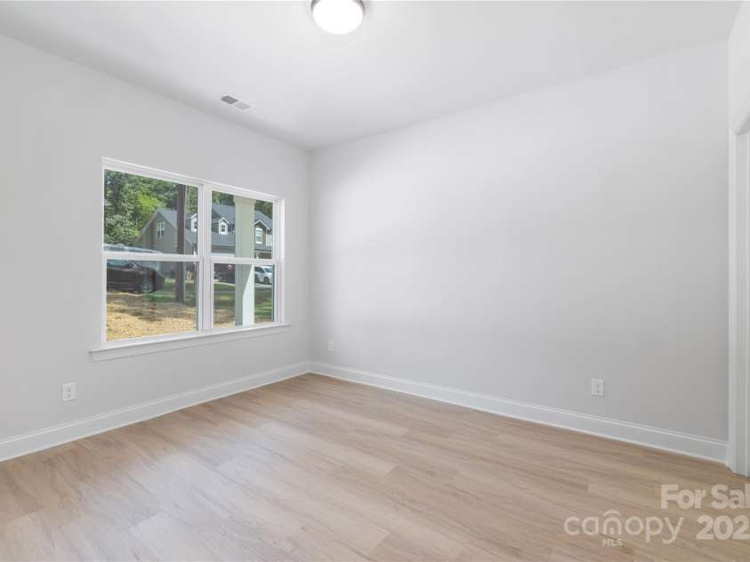 7805 Shadow Lawn Road, Charlotte, NC 28269.  MLS# CAR4265307, YatesRealty ID 31690. 