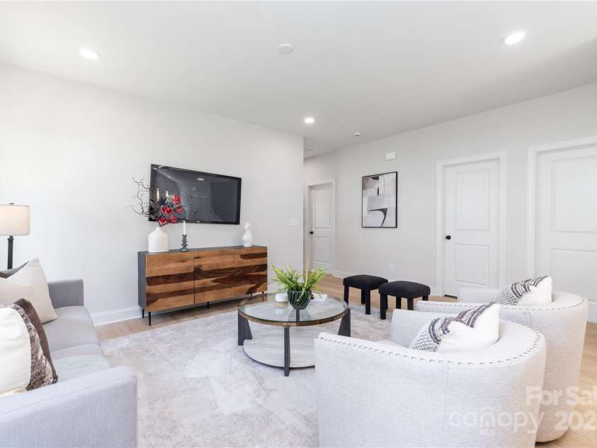 7805 Shadow Lawn Road, Charlotte, NC 28269.  MLS# CAR4265307, YatesRealty ID 31690. 