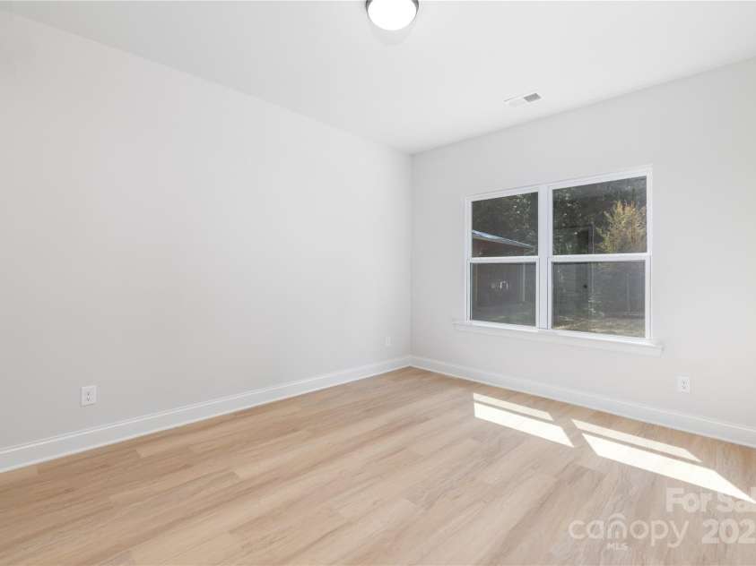 7805 Shadow Lawn Road, Charlotte, NC 28269.  MLS# CAR4265307, YatesRealty ID 31690. 