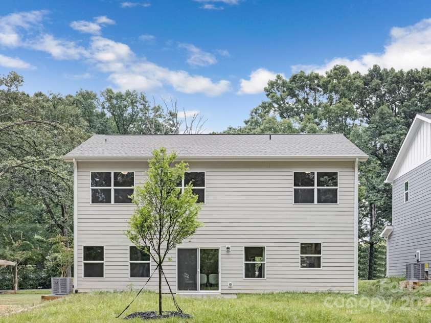 8900 Potomac Boulevard, Charlotte, NC 28216.  MLS# CAR4273119, YatesRealty ID 31691. 