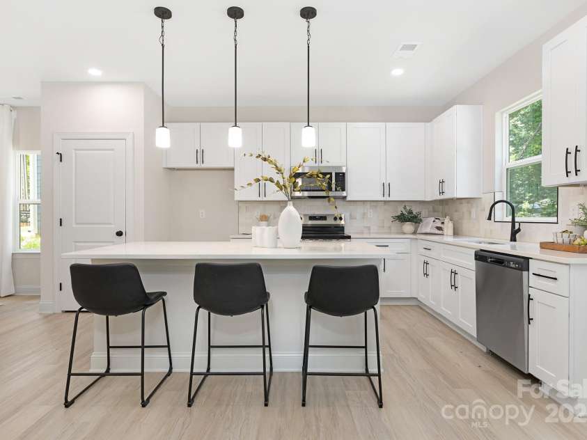 8900 Potomac Boulevard, Charlotte, NC 28216.  MLS# CAR4273119, YatesRealty ID 31691. 