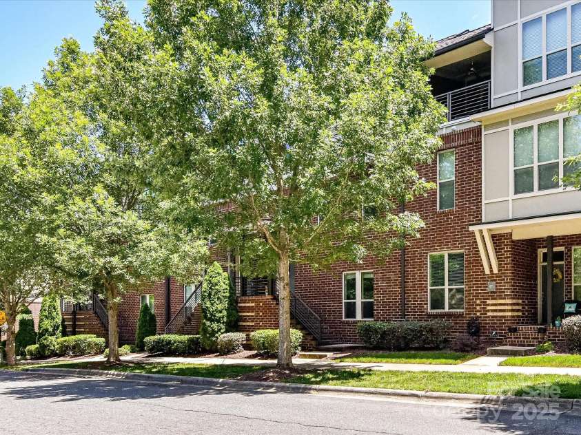 871 Academy Street, Charlotte, NC 28205.  MLS# CAR4264328, YatesRealty ID 31692. 