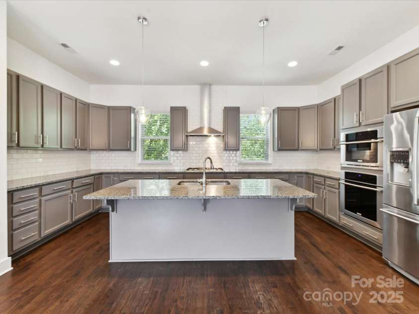 871 Academy Street, Charlotte, NC 28205.  MLS# CAR4264328, YatesRealty ID 31692. 