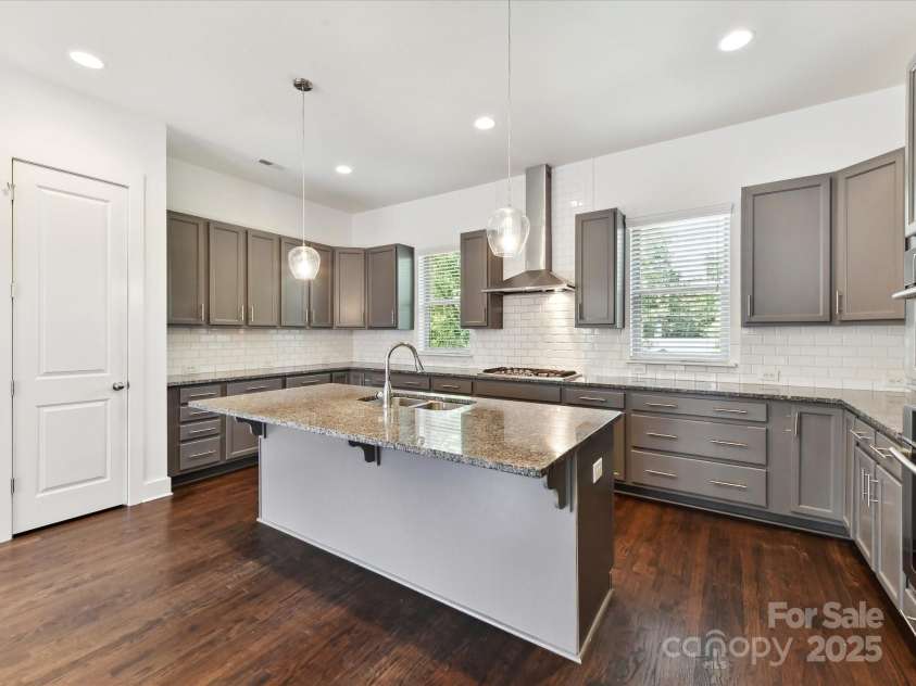 871 Academy Street, Charlotte, NC 28205.  MLS# CAR4264328, YatesRealty ID 31692. 