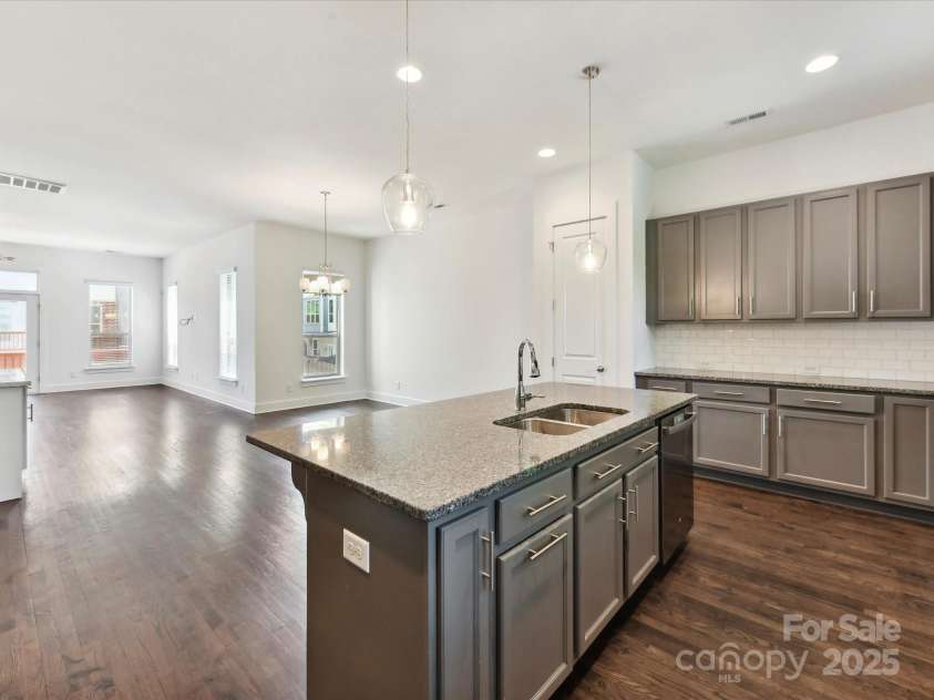 871 Academy Street, Charlotte, NC 28205.  MLS# CAR4264328, YatesRealty ID 31692. 