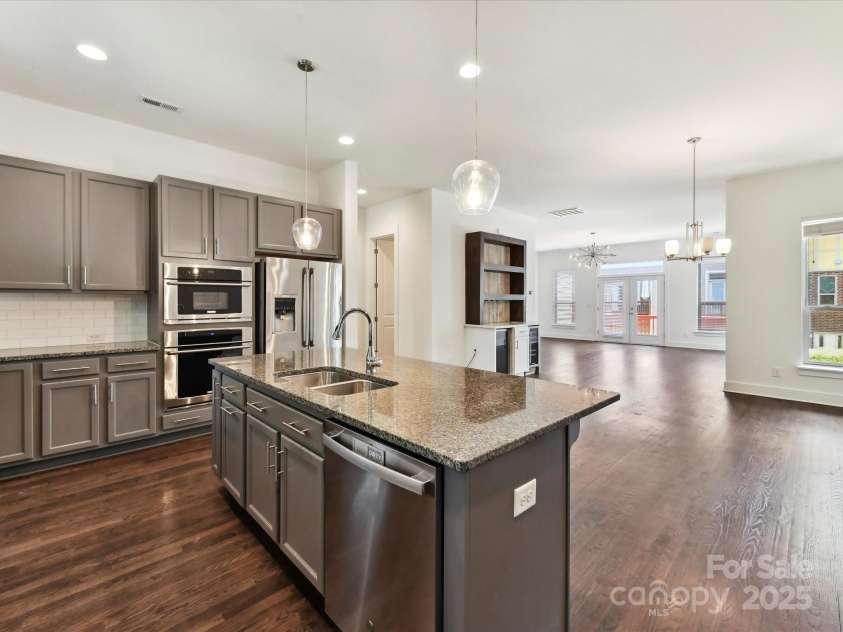 871 Academy Street, Charlotte, NC 28205.  MLS# CAR4264328, YatesRealty ID 31692. 