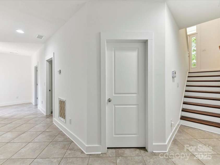871 Academy Street, Charlotte, NC 28205.  MLS# CAR4264328, YatesRealty ID 31692. 