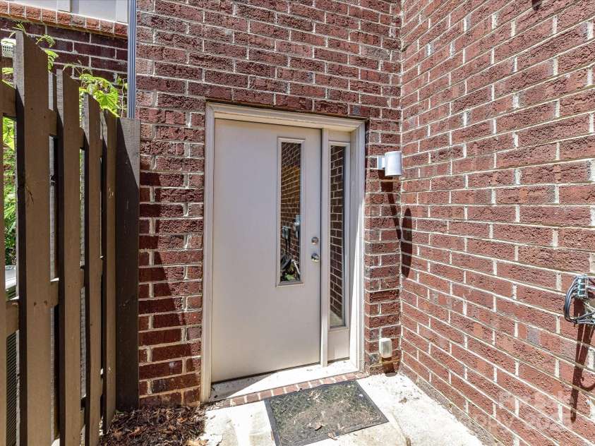 871 Academy Street, Charlotte, NC 28205.  MLS# CAR4264328, YatesRealty ID 31692. 