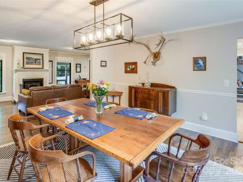 200 Crescent Drive, Lake Junaluska, NC 28745.  MLS# CAR4286284, YatesRealty ID 31693. Plenty of room for family dinners!