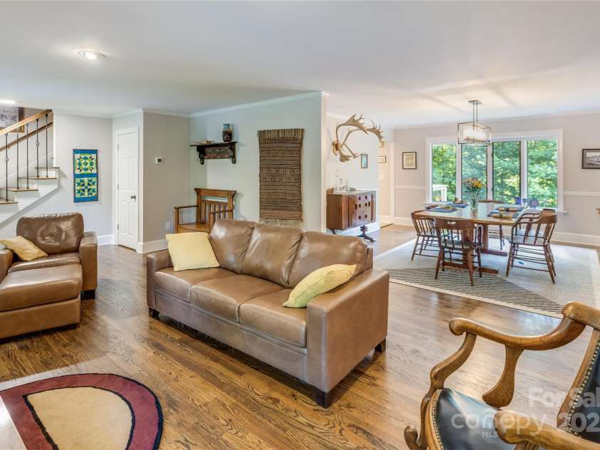 200 Crescent Drive, Lake Junaluska, NC 28745.  MLS# CAR4286284, YatesRealty ID 31693. Rooms easily flow together with neutral colors to accent your favorite color scheme.