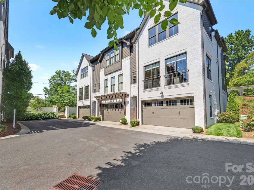 2123 Nolen Ridge Avenue, Charlotte, NC 28209.  MLS# CAR4384199, YatesRealty ID 31694. End unit