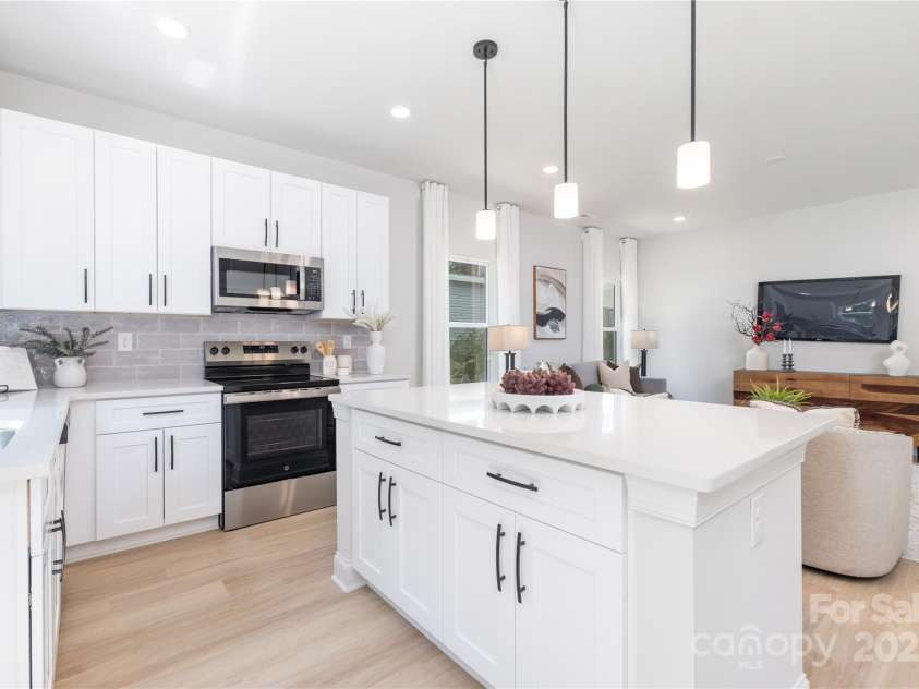 7813 Casa Loma Road, Charlotte, NC 28269.  MLS# CAR4282742, YatesRealty ID 31694. 