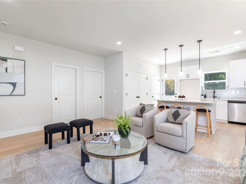 7813 Casa Loma Road, Charlotte, NC 28269.  MLS# CAR4282742, YatesRealty ID 31694. 