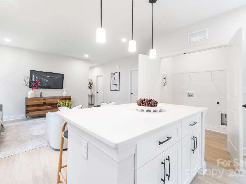 7813 Casa Loma Road, Charlotte, NC 28269.  MLS# CAR4282742, YatesRealty ID 31694. 