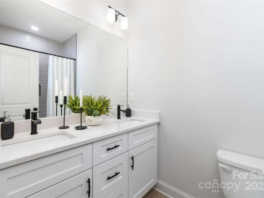 7813 Casa Loma Road, Charlotte, NC 28269.  MLS# CAR4282742, YatesRealty ID 31694. 