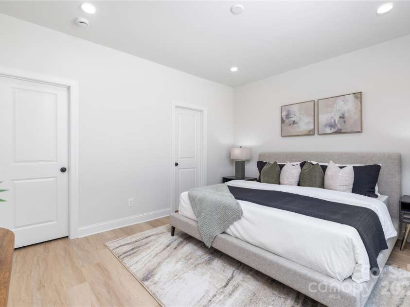 7813 Casa Loma Road, Charlotte, NC 28269.  MLS# CAR4282742, YatesRealty ID 31694. 