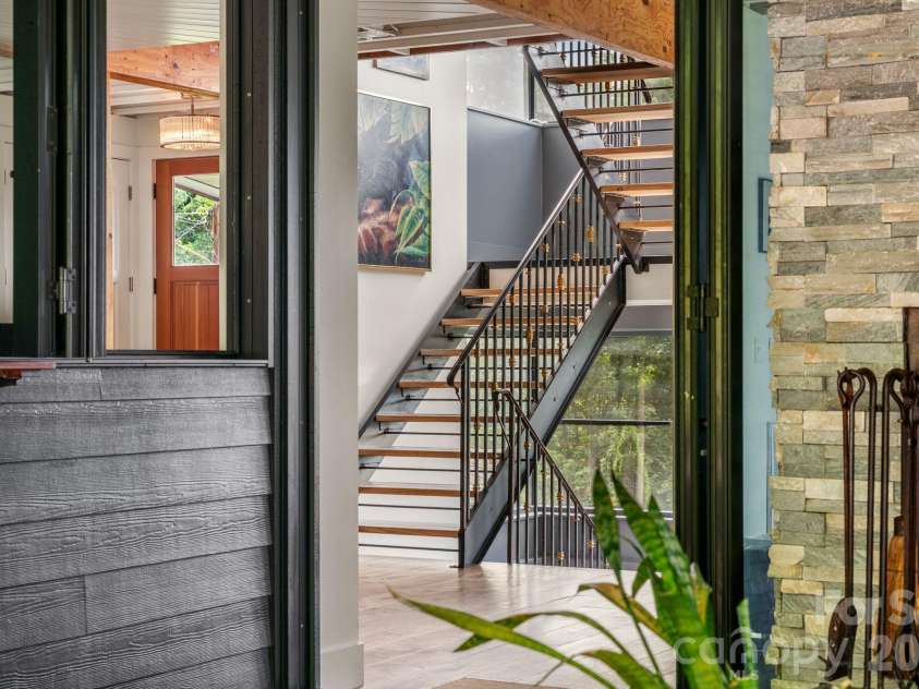 53 Buchanan Place, Asheville, NC 28801.  MLS# CAR4386804, YatesRealty ID 31695. 