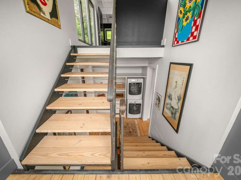53 Buchanan Place, Asheville, NC 28801.  MLS# CAR4386804, YatesRealty ID 31695. 