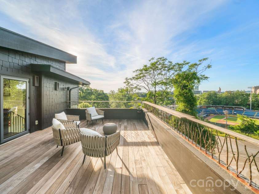 53 Buchanan Place, Asheville, NC 28801.  MLS# CAR4386804, YatesRealty ID 31695. 