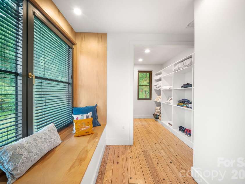 53 Buchanan Place, Asheville, NC 28801.  MLS# CAR4386804, YatesRealty ID 31695. Sit for a spell